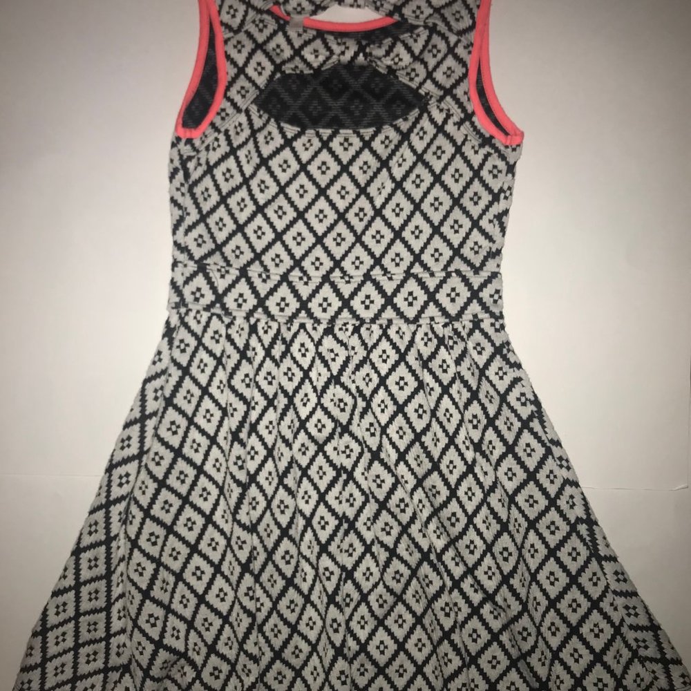 Patterned Dress - Picture 3 of 3